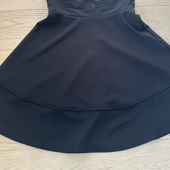 Black Dress - Picture 4 of 8